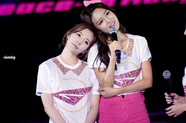 Ngắm SNSD "quậy tưng" s&acirc;n khấu Hồng K&ocirc;ng 131