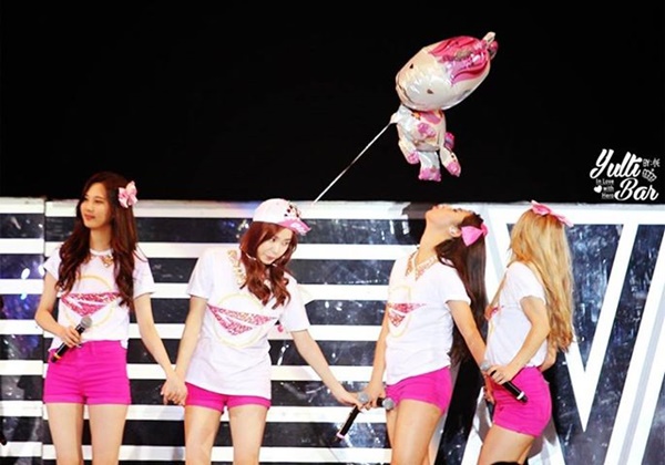Ngắm SNSD "quậy tưng" s&acirc;n khấu Hồng K&ocirc;ng 141