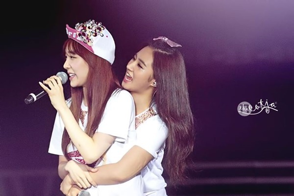 Ngắm SNSD "quậy tưng" s&acirc;n khấu Hồng K&ocirc;ng 137