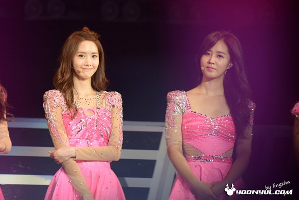 Ngắm SNSD "quậy tưng" s&acirc;n khấu Hồng K&ocirc;ng 23