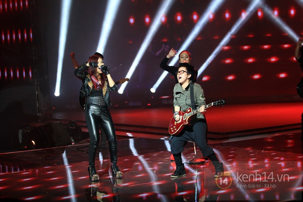 Bán kết 1: Bùi Anh Tuấn "lép vế" khi song ca với Quán quân "The Voice Mỹ" 25