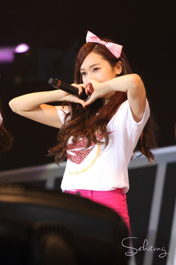 Ngắm SNSD "quậy tưng" s&acirc;n khấu Hồng K&ocirc;ng 99