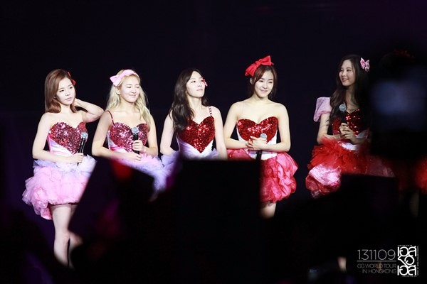 Ngắm SNSD "quậy tưng" s&acirc;n khấu Hồng K&ocirc;ng 70
