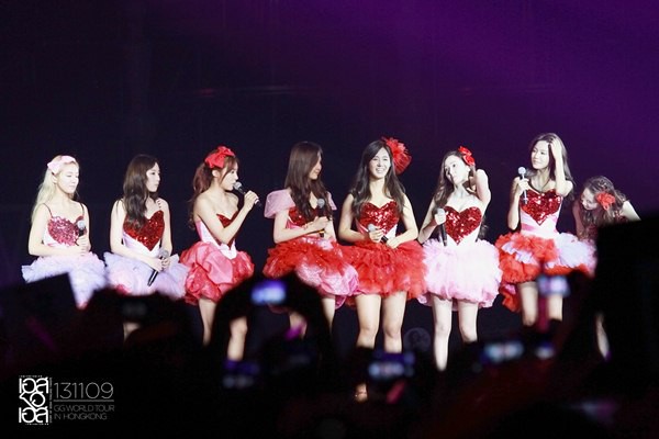 Ngắm SNSD "quậy tưng" s&acirc;n khấu Hồng K&ocirc;ng 69