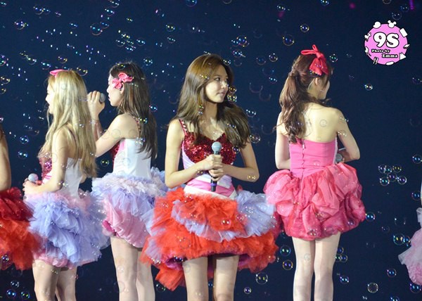 Ngắm SNSD "quậy tưng" s&acirc;n khấu Hồng K&ocirc;ng 76