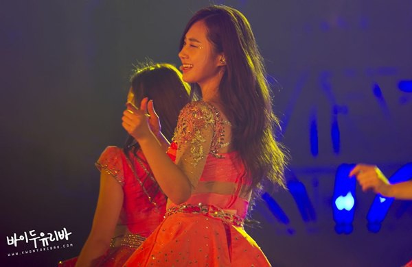 Ngắm SNSD "quậy tưng" s&acirc;n khấu Hồng K&ocirc;ng 1