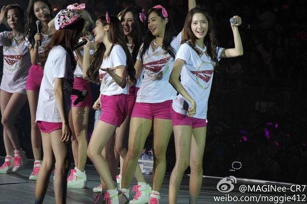 Ngắm SNSD "quậy tưng" s&acirc;n khấu Hồng K&ocirc;ng 122