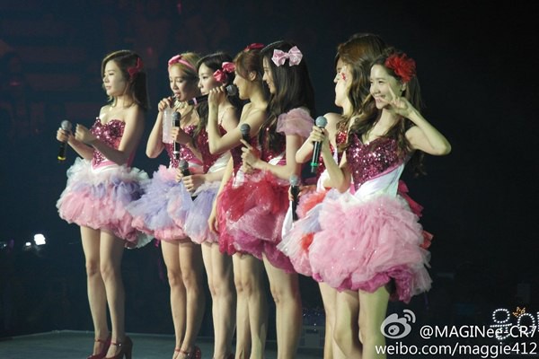 Ngắm SNSD "quậy tưng" s&acirc;n khấu Hồng K&ocirc;ng 60