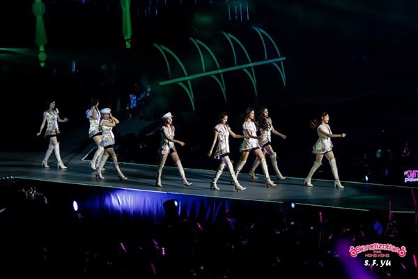 Ngắm SNSD "quậy tưng" s&acirc;n khấu Hồng K&ocirc;ng 44