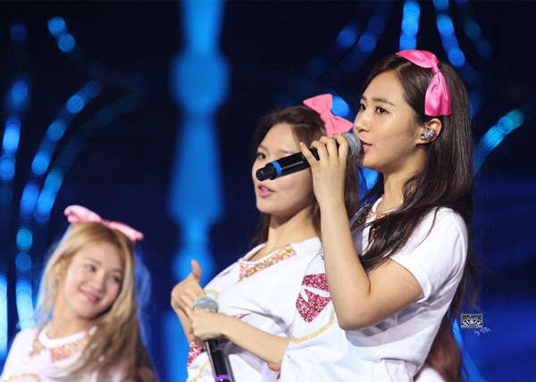 Ngắm SNSD "quậy tưng" s&acirc;n khấu Hồng K&ocirc;ng 125