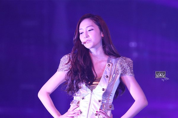 Ngắm SNSD "quậy tưng" s&acirc;n khấu Hồng K&ocirc;ng 40