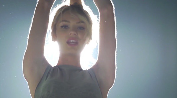 D&agrave;n mẫu Victoria's Secret "nh&eacute;p nhiệt t&igrave;nh" theo Taylor Swift 6