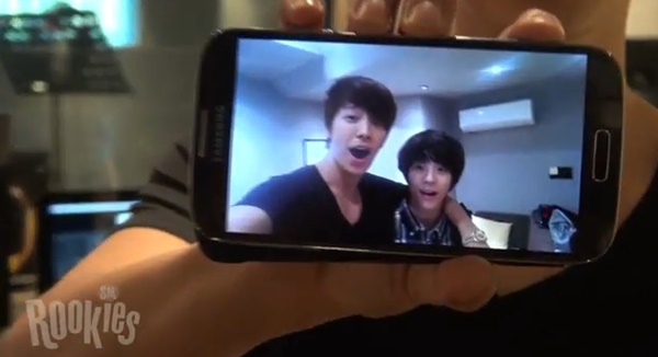 Hot boy 13 tuổi nhà SM tung clip giống hệt Amber và Donghae 4