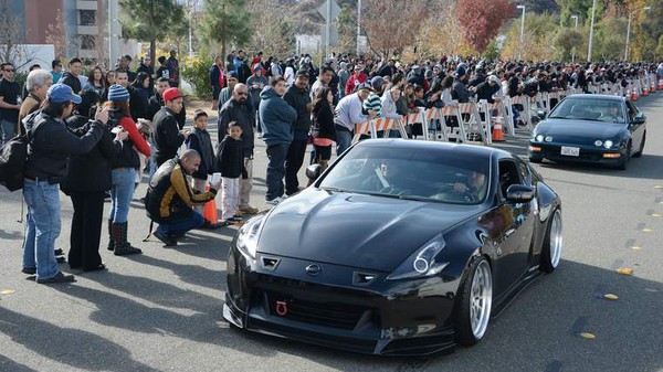 Fan huy động máy bay, siêu xe đến viếng Paul Walker 9
