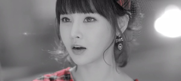 T-ara tung MV Giáng sinh "siêu đơn giản" 8