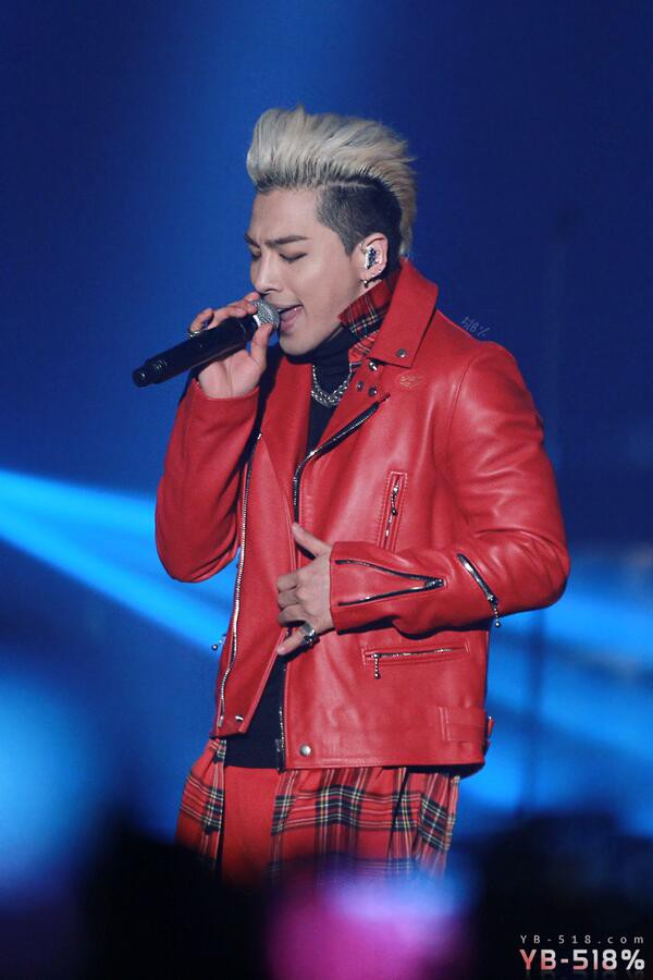 G-Dragon rách quần ngay "chỗ hiểm" trong concert của Psy 2