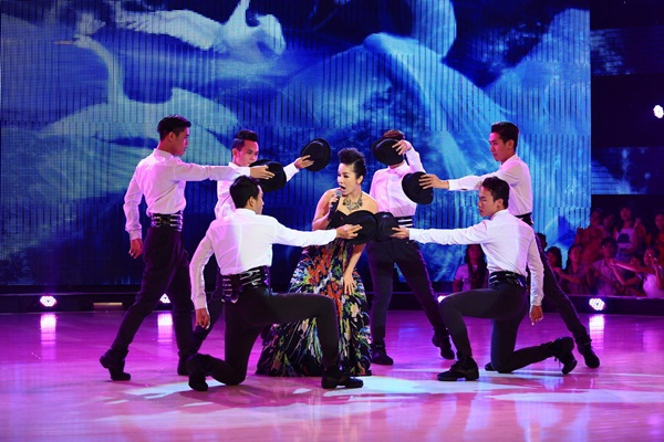 Got To Dance: Yến Trang bỏ ghế nóng, làm MC vì Khánh Thi "mất tích" 11