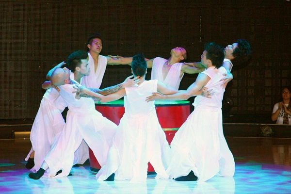 Got To Dance: Yến Trang bỏ ghế nóng, làm MC vì Khánh Thi "mất tích" 14