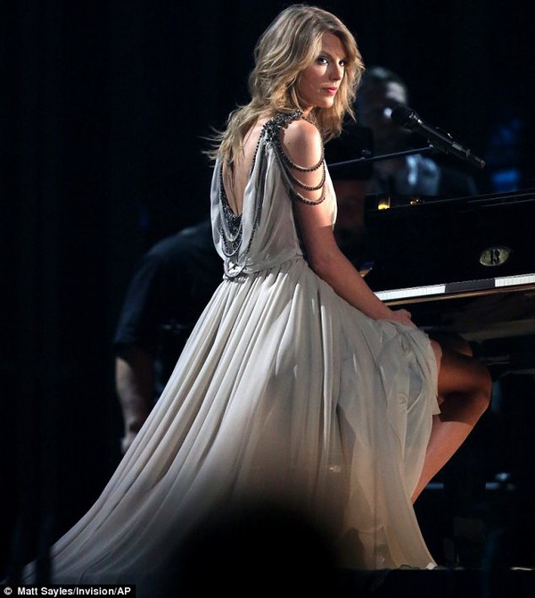 Taylor Swift "hố hàng" vì tưởng mình ẵm Grammy 3
