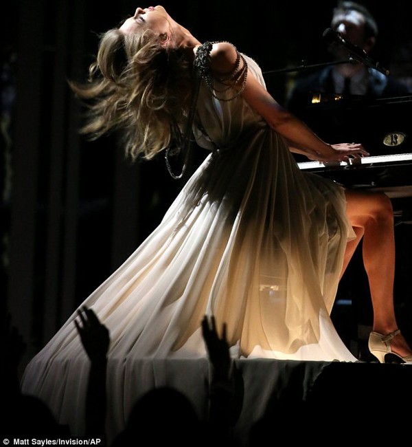 Taylor Swift "hố hàng" vì tưởng mình ẵm Grammy 4