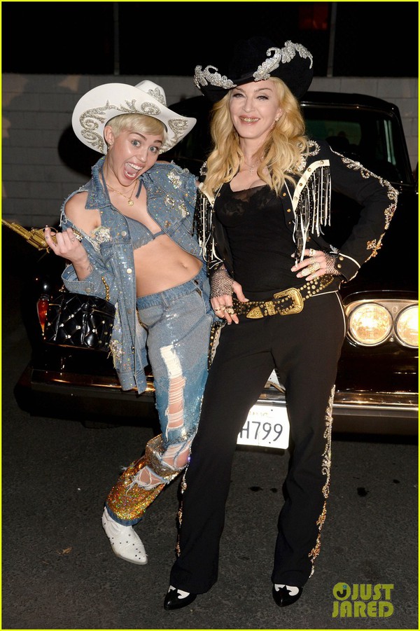 Miley "rách te tua", khiêu khích bên đàn chị Madonna 18
