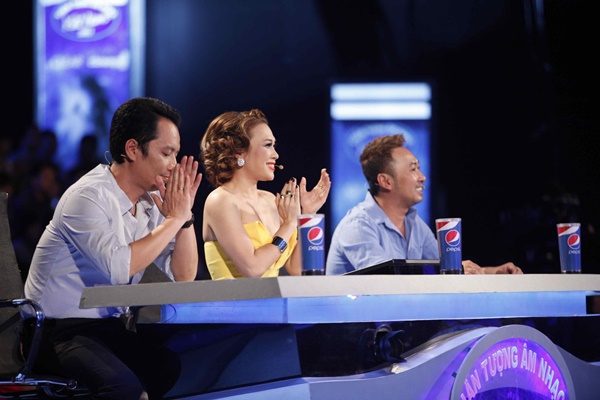 Vietnam Idol: Top 12 tr&igrave;nh diễn "đỉnh" khiến ban gi&aacute;m khảo cho&aacute;ng v&aacute;ng 5