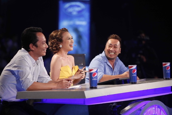Vietnam Idol: Top 12 tr&igrave;nh diễn "đỉnh" khiến ban gi&aacute;m khảo cho&aacute;ng v&aacute;ng 7