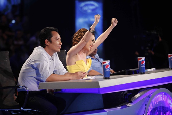 Vietnam Idol: Top 12 tr&igrave;nh diễn "đỉnh" khiến ban gi&aacute;m khảo cho&aacute;ng v&aacute;ng 9