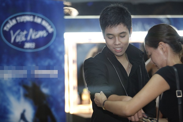 Tăm tia hậu trường làm đẹp của các thí sinh "Vietnam Idol 2013" 13