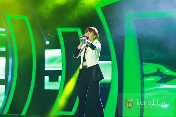 Vietnam Idol Gala 1: Nhật Thủy đầy mê hoặc với hit của Vũ Cát Tường 22