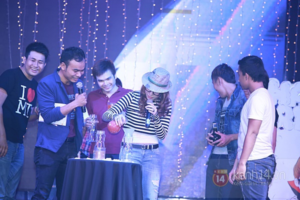 Mỹ Tâm được tặng thư tình trên... giấy vệ sinh 9 Mỹ Tâm được tặng thư tình trên... giấy vệ sinh 9