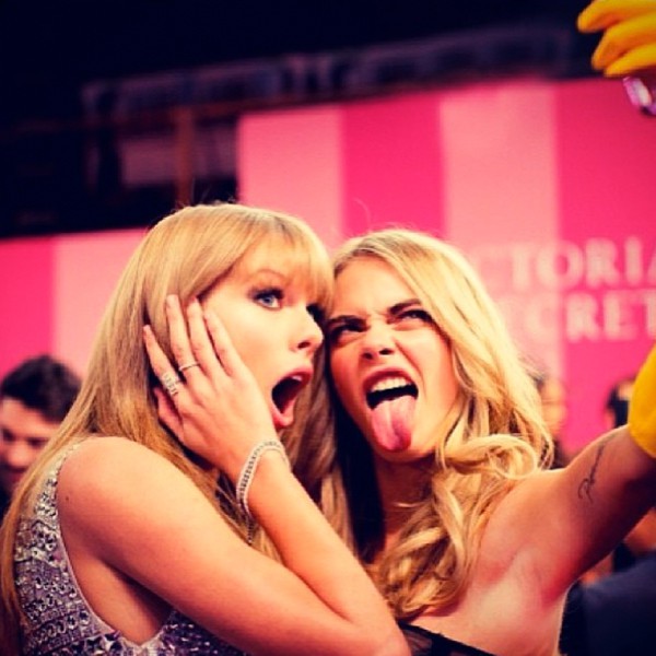 Ch&acirc;n d&agrave;i Victoria's Secret khoe giọng b&ecirc;n Taylor Swift 2