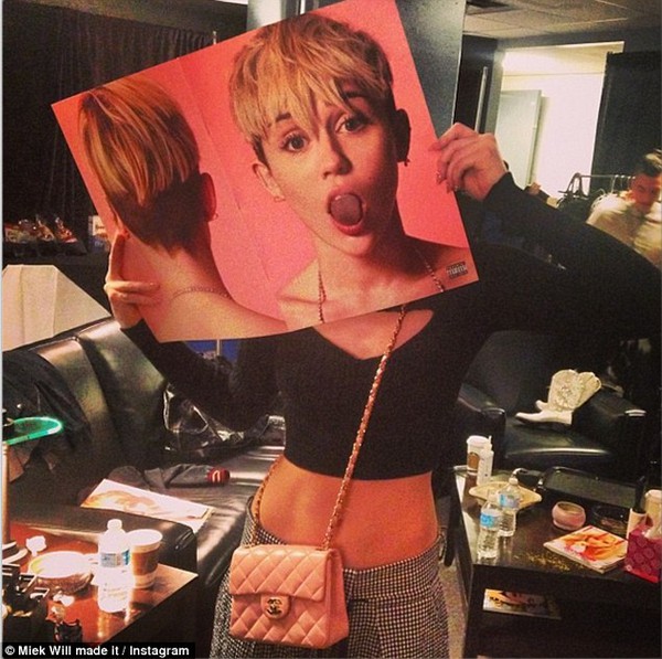 Chùm ảnh: Nóng mắt với concert "đồ bơi" của Miley Cyrus 28