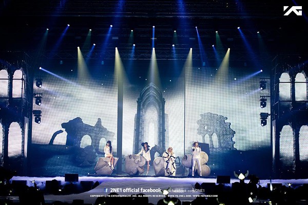 Chùm ảnh: 2NE1 tỏa sáng với concert "AON" 4