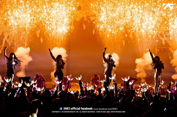 Chùm ảnh: 2NE1 tỏa sáng với concert "AON" 6
