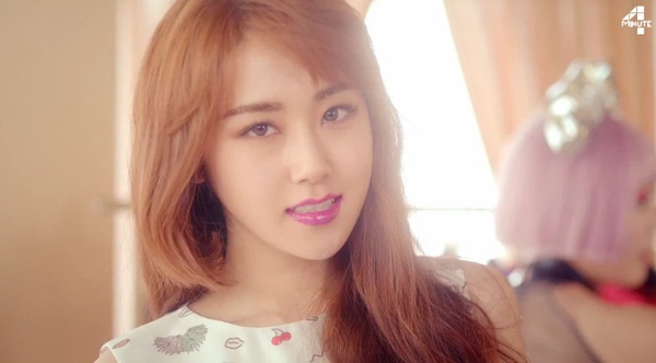 HyunA "twerk" như Miley trong MV mới của 4Minute 8