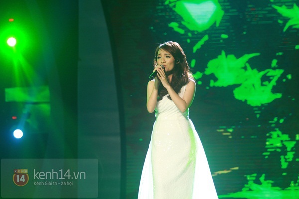 Vietnam Idol Gala 5: Tâm "quái vật" đoạt cúp MTV châu Âu ngay tại sân khấu 22