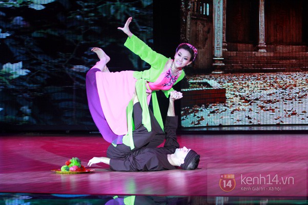 B&aacute;n kết BNHV: Thu Thủy ẵm 4 con 10 nhờ... lẳng lơ 2