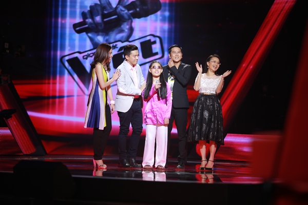 Lặng người với hoàn cảnh khó khăn của cô bé khiếm thị "The Voice Kids" 2