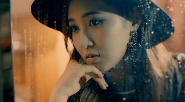 Jessica rơi nước mắt trong MV cuối với SNSD 7