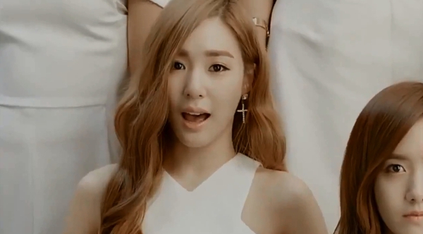 Jessica rơi nước mắt trong MV cuối với SNSD 10