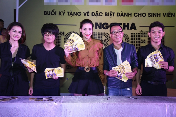 Fan Hà Nội "sôi sục" vì vé liveshow Hồ Ngọc Hà 5