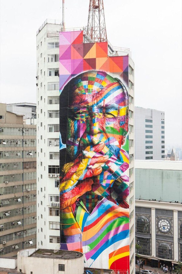 Graffiti tr&ecirc;n nh&agrave; cao tầng ở Brazil 1