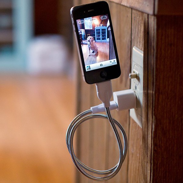 Sạc iPhone theo phong cách "phù thủy gọi rắn" 2