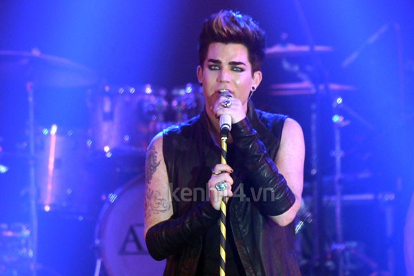 Khán giả Việt đứng ngồi không yên cùng Adam Lambert 5