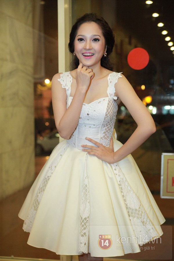 Anna Trương, Văn Mai Hương, Bảo Anh nh&iacute; nhảnh trong hậu trường 2