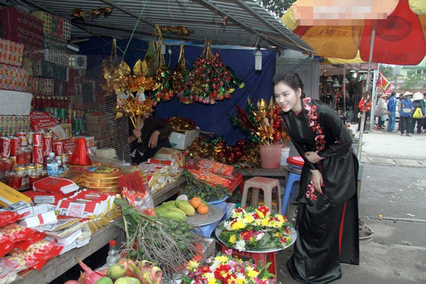 Lý Nhã Kỳ dịu dàng đi lễ chùa đầu năm 3