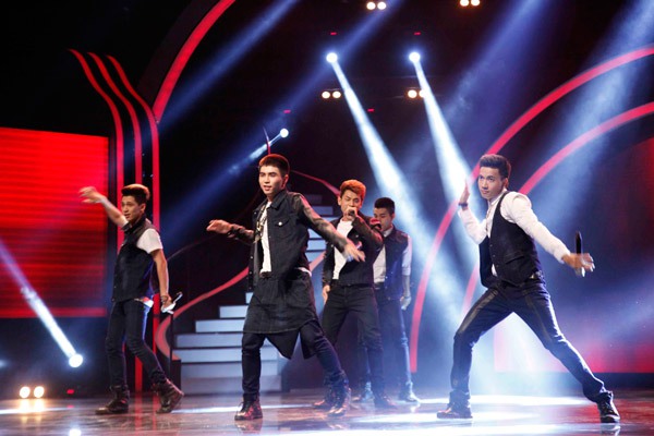 Ch&agrave;ng trai vẽ tranh "đốt" Huy Tuấn v&agrave;o Chung kết Got Talent 10