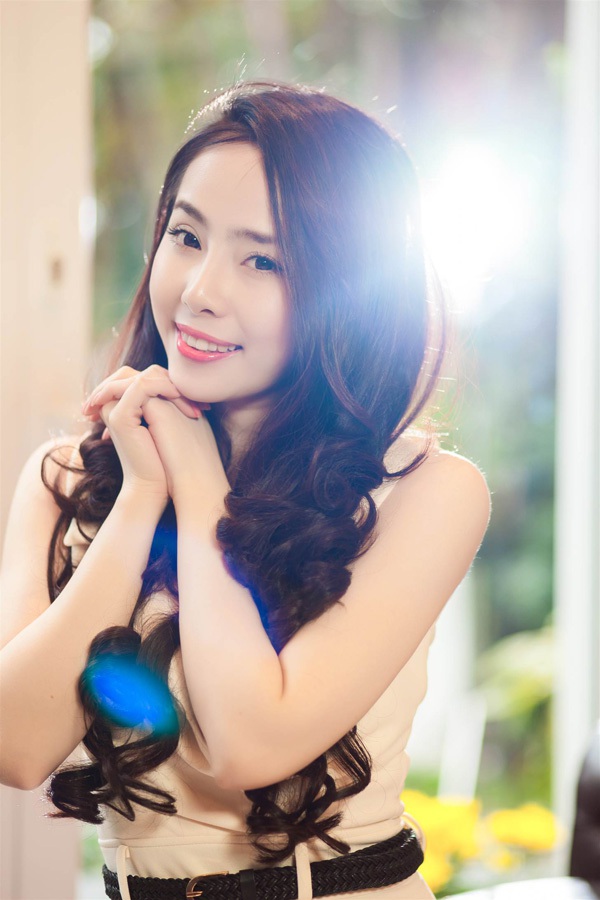 Quỳnh Nga khoe vẻ đẹp nuột n&agrave; trong MV mới 1