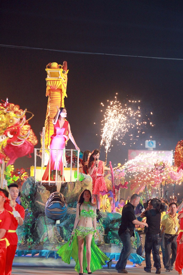 Hoa hậu Thùy Dung rực rỡ khoe sắc cùng "Carnaval" 6